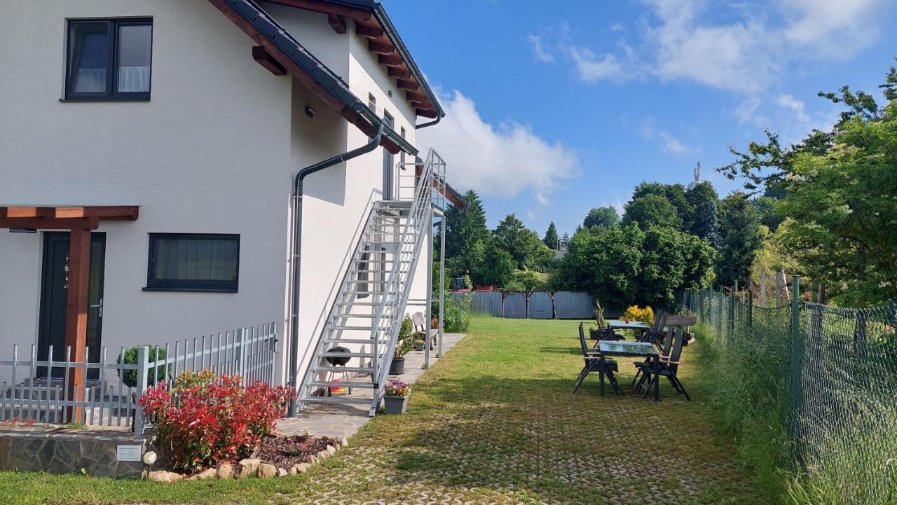 Apartmany Kohoutek A Slepicka V Novohradskych Horach Nové Hrady Eksteriør bilde
