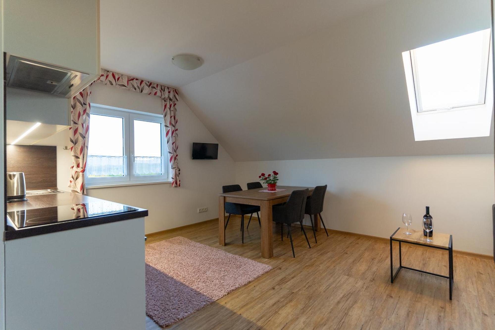 Apartmany Kohoutek A Slepicka V Novohradskych Horach Nové Hrady Eksteriør bilde