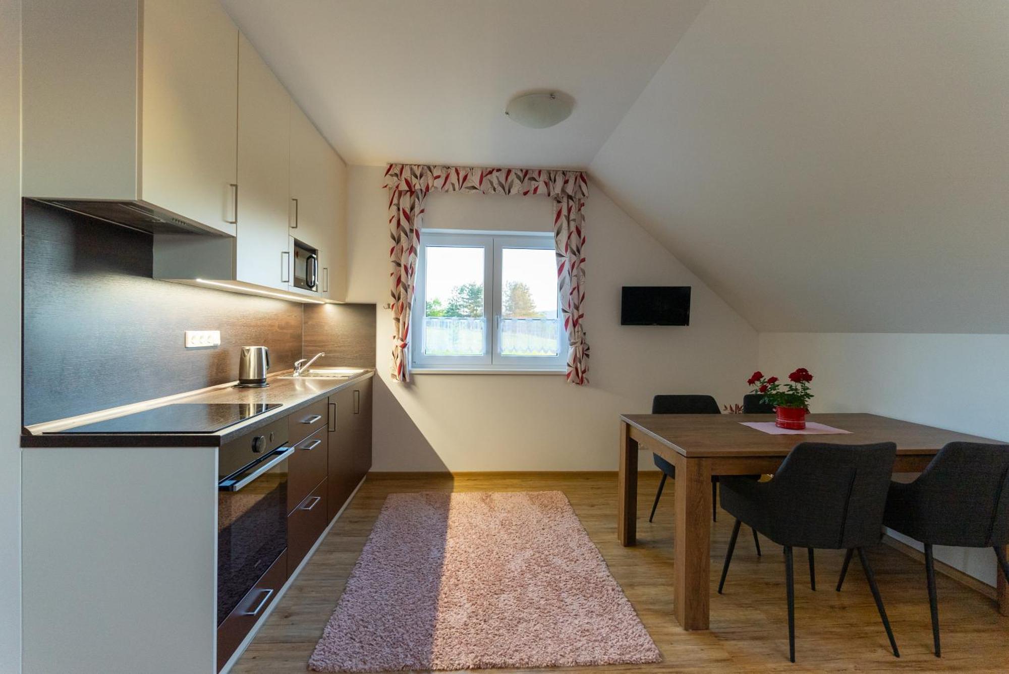 Apartmany Kohoutek A Slepicka V Novohradskych Horach Nové Hrady Eksteriør bilde